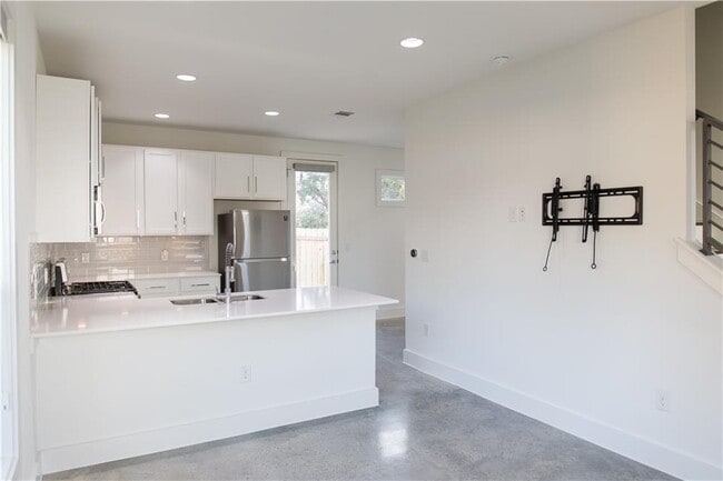 Photo - 3415 Dalton St