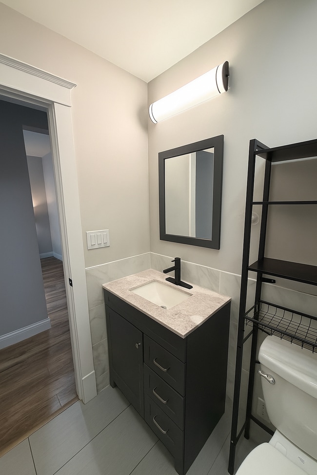 Photo - 5717 Lansdowne Ave