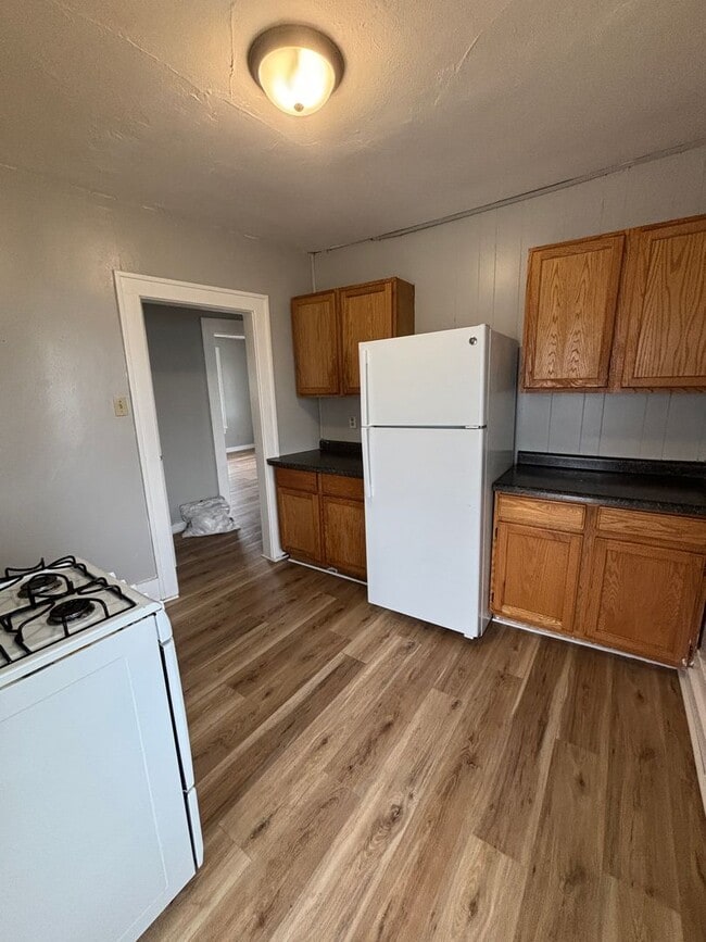 Photo - 2 Bedroom, 1 bath apartment in convenient location 1/2 OFF FIRST MONTHS RENT SPECIAL!