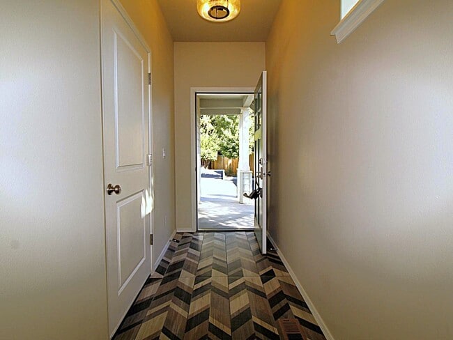 Photo - Modern 3x2.5 End Unit Townhome Retreat in NE Bend