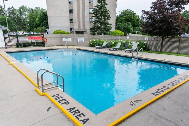 Photo - 695 Proudfoot Lane