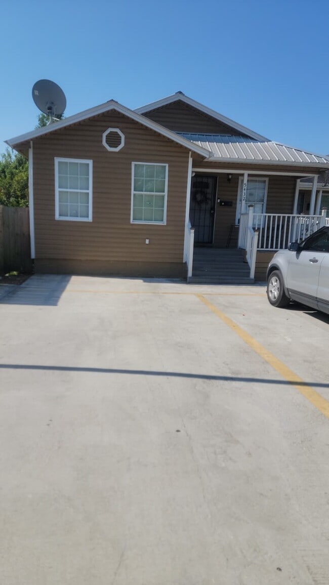 Building Photo - 5434 N Miro St Rental