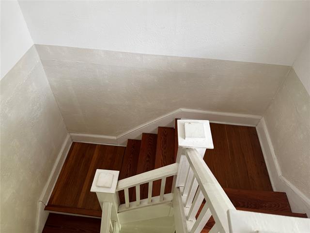 Photo - 4932 Victor St