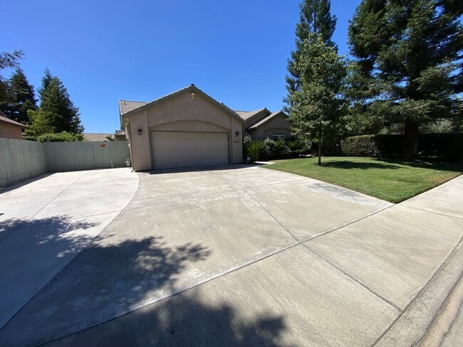Photo - 2643 W Oakridge Ave
