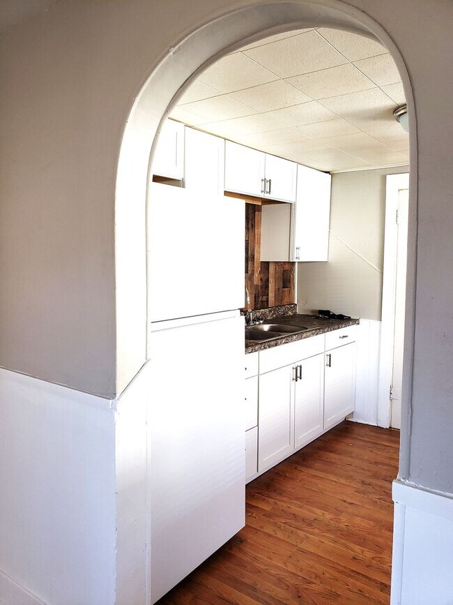 1 or 2 bed/1 bath house for rent in Newton Rental House Rental in