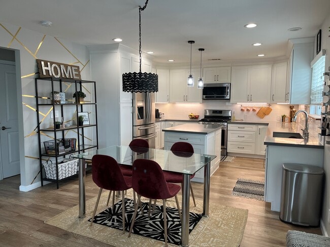 1115 N Sparks St