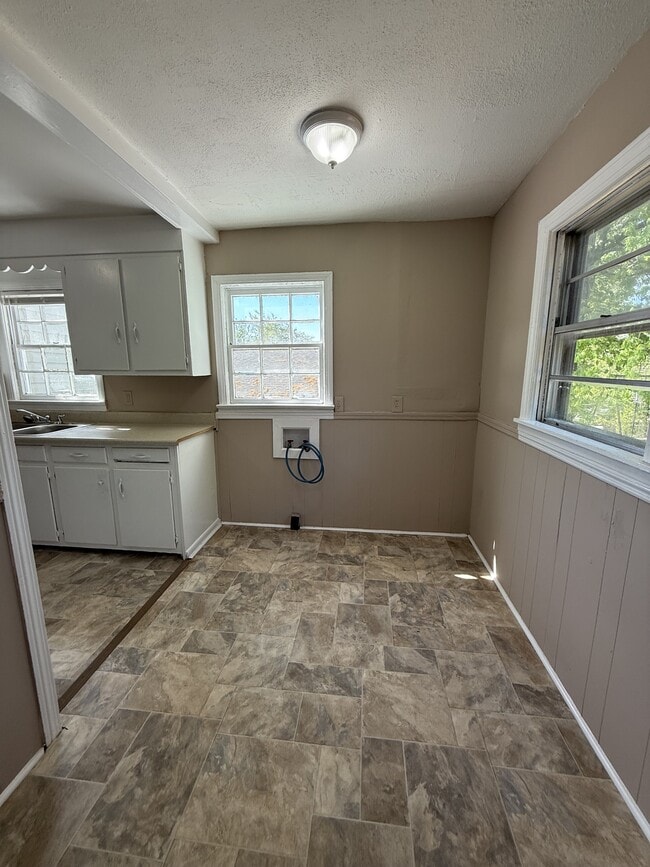 Photo - 4716 Court M