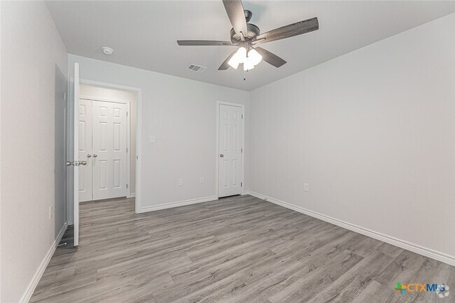 Building Photo - 122 Wind Ridge Dr Rental