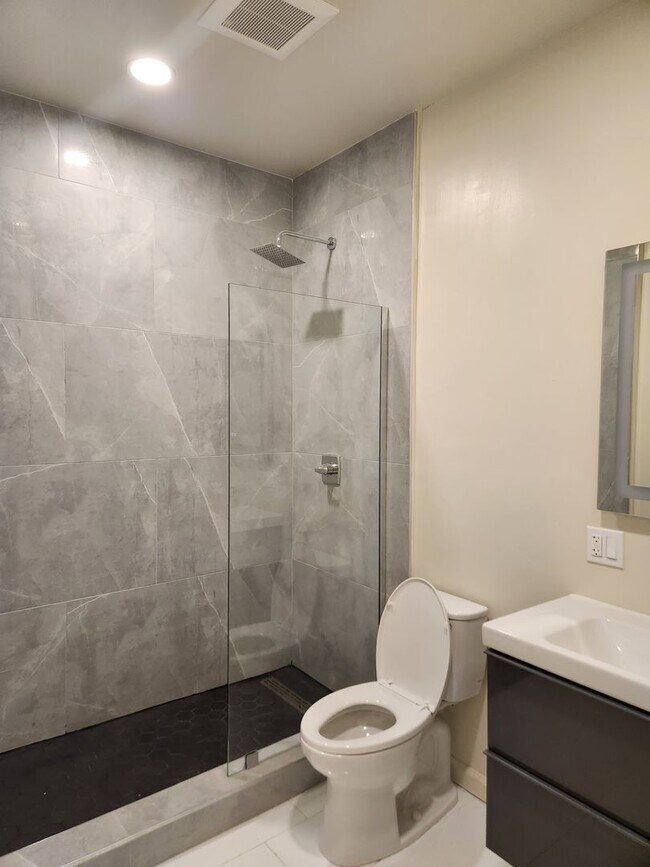 Photo - 570 Boden Way