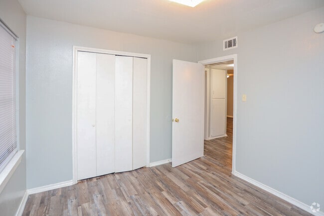2BR, 1BA - 924SF - Upgraded