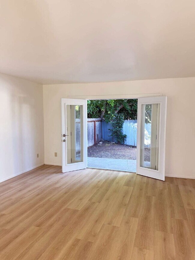 2BD/1BA Single-Level Home Near Sonoma Plaza | Available Now!