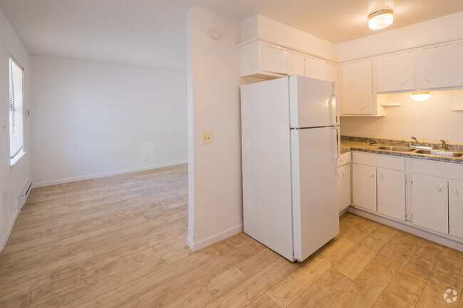 1BR, 1BA - 700SF - Kitchen and Living room