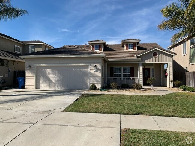 Building Photo - Turlock 4 Bedroom 2 bathroom home Near Chr...