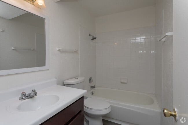 1BR, 1BA - 650 SF