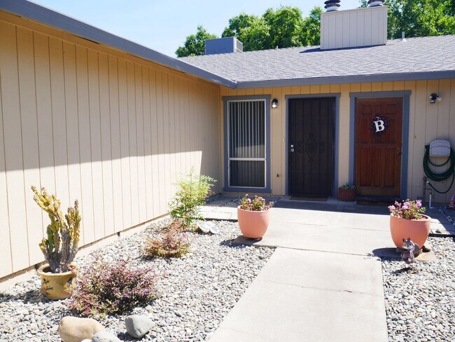 Photo - Cozy 2 Bed 2 Bath 950sq. ft. Duplex in Elk Grove