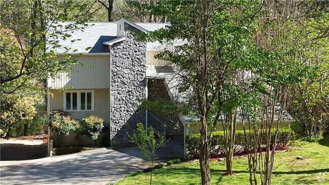 Building Photo - 3240 Carlton Rd Rental