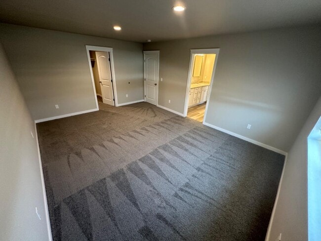 Photo - 9006 Nafizah Wy