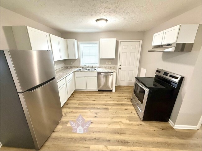 Photo - Warm and Welcoming 3 Bedroom 2 Bath Bungalow in a prime location!!!