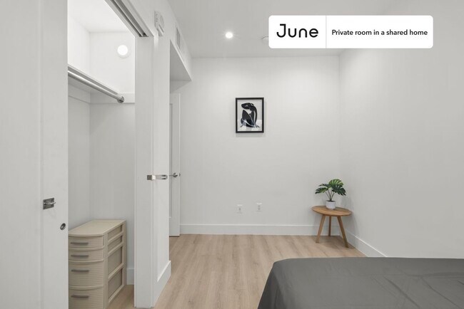 Room in Shared 4 bed/2 bath home in Dupont Circle