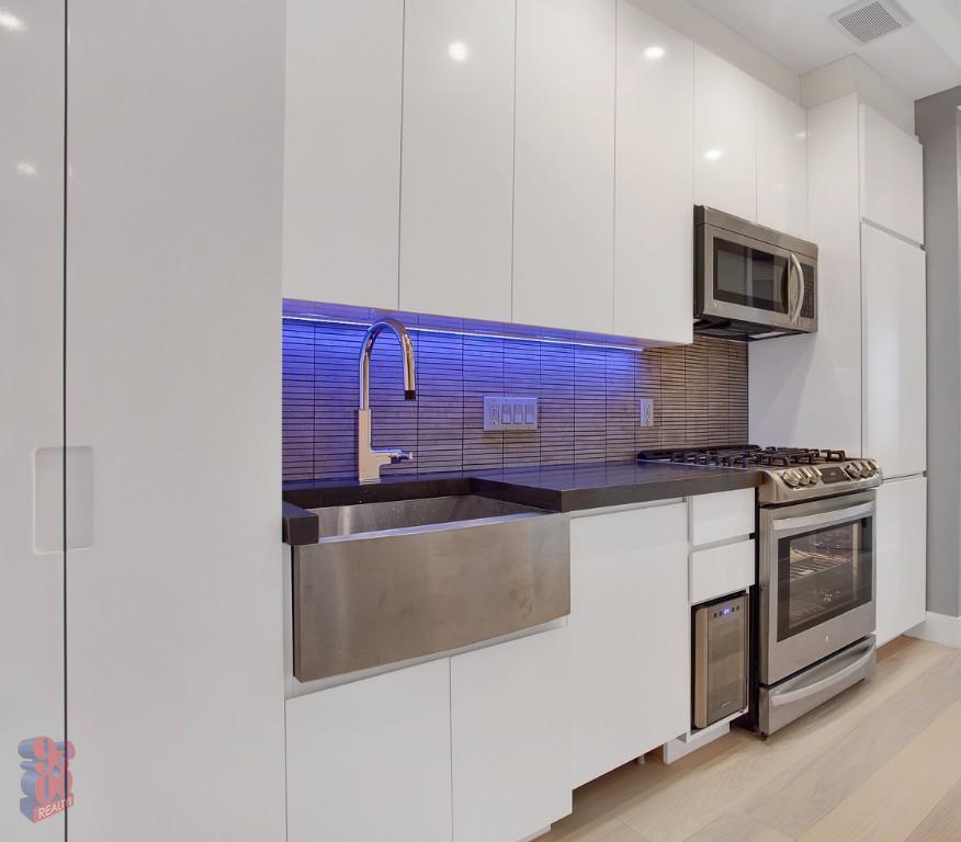 Photo - 380 E 10th St Unidad 2B