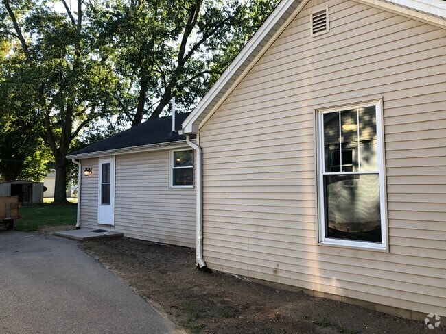 Building Photo - 1534 Lake St Rental