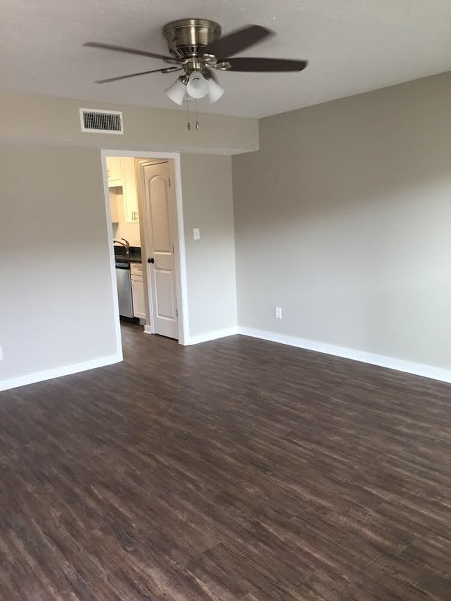 Living Room - 302 S 11th St Unit 3