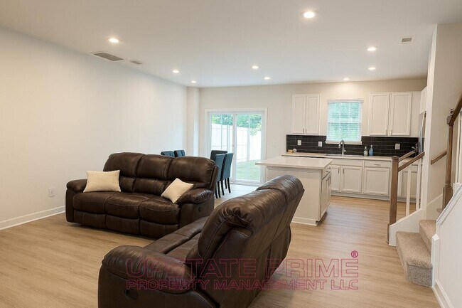 Photo - 340 Lograto Ln