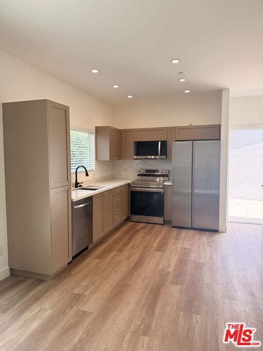Building Photo - 6626 Woodlake Ave