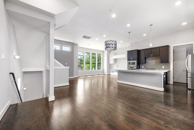 Photo - 1705 Weber St