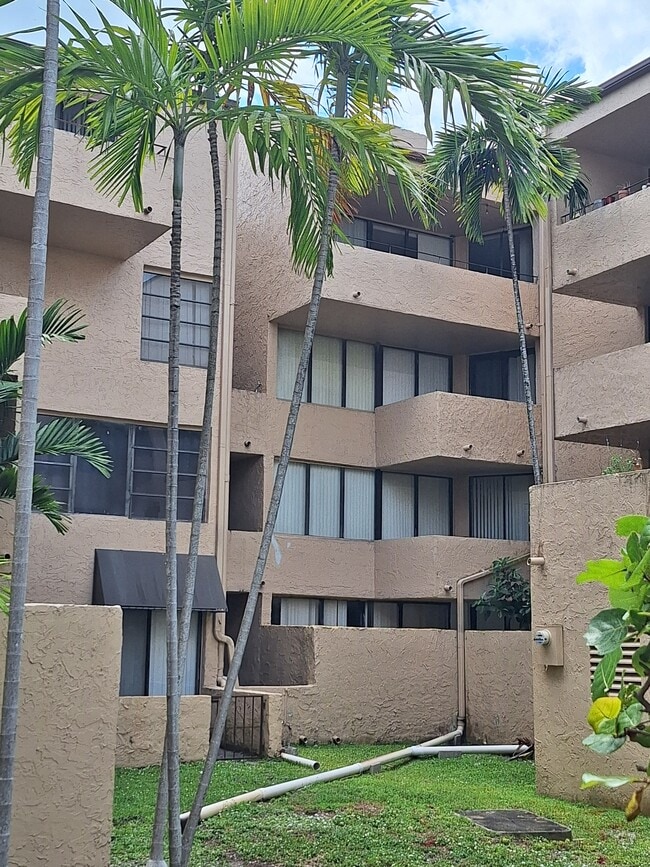 Photo - 10500 SW 108th Ave Unit B111