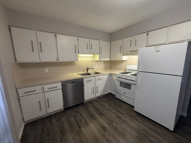 Building Photo - 2081-2083 Shangrai La Dr SE Unit 2081 Shangrai La Dr SE