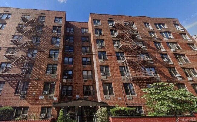 Building Photo - 42-26 81st St Unit 7I