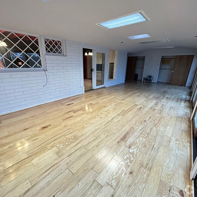Building Photo - 6211 N College Dr Rental