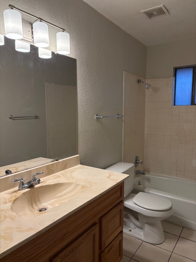 Photo - 1901 Amy Sue Dr Unidad Apartment A