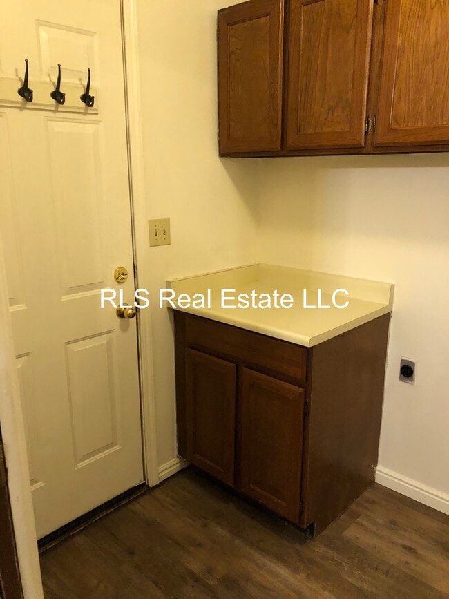 Photo - 1572 E Hidden Valley Rd