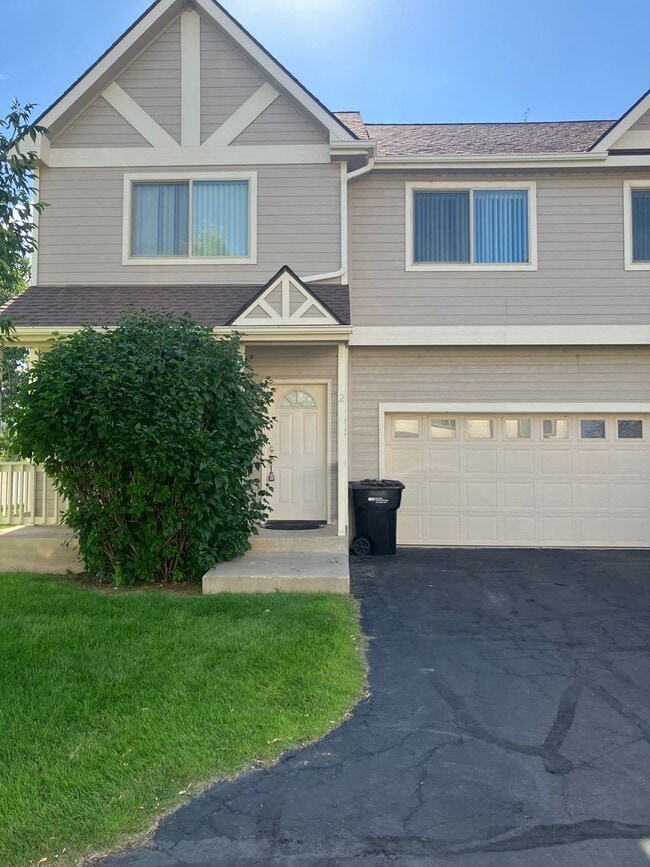 3 Bedrooms 2.5 Baths with A/C!!! - 3 Bedrooms 2.5 Baths with A/C!!! Townhome