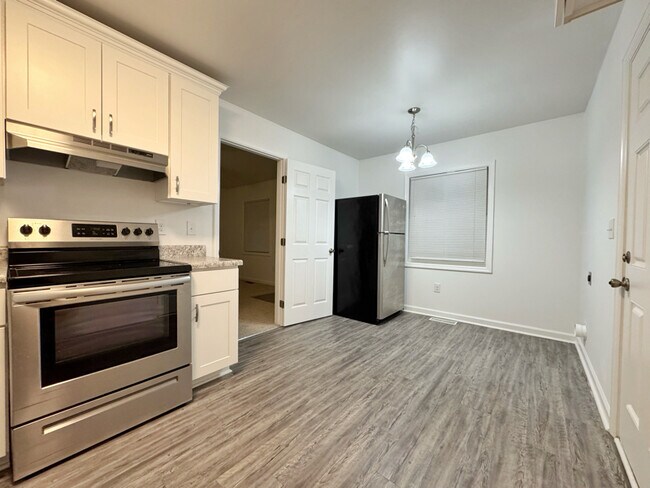 Photo - 613 W 4th Ave