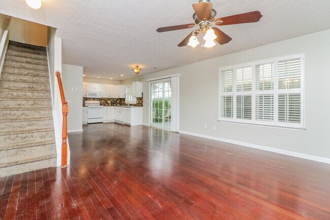 Photo - 568 Windcroft Cir NW