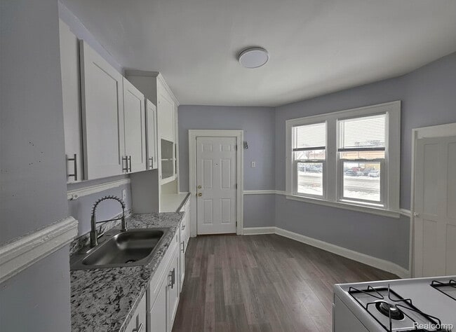 Photo - 2676 Sturtevant St