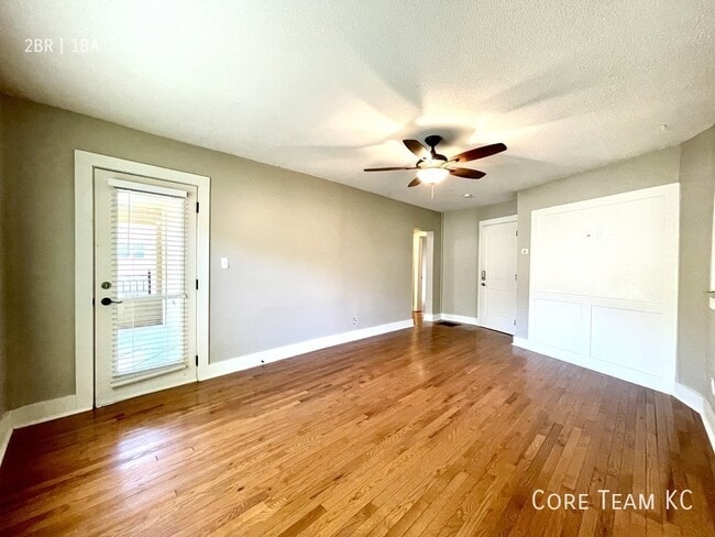 Building Photo - 4328 Roanoke Pkwy Unit 201