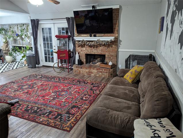 Photo - 422 Thoreau Ln