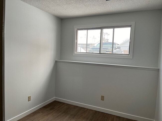 Photo - 2 Bed 1 Bath Unit in Red Deer, AB Unit C