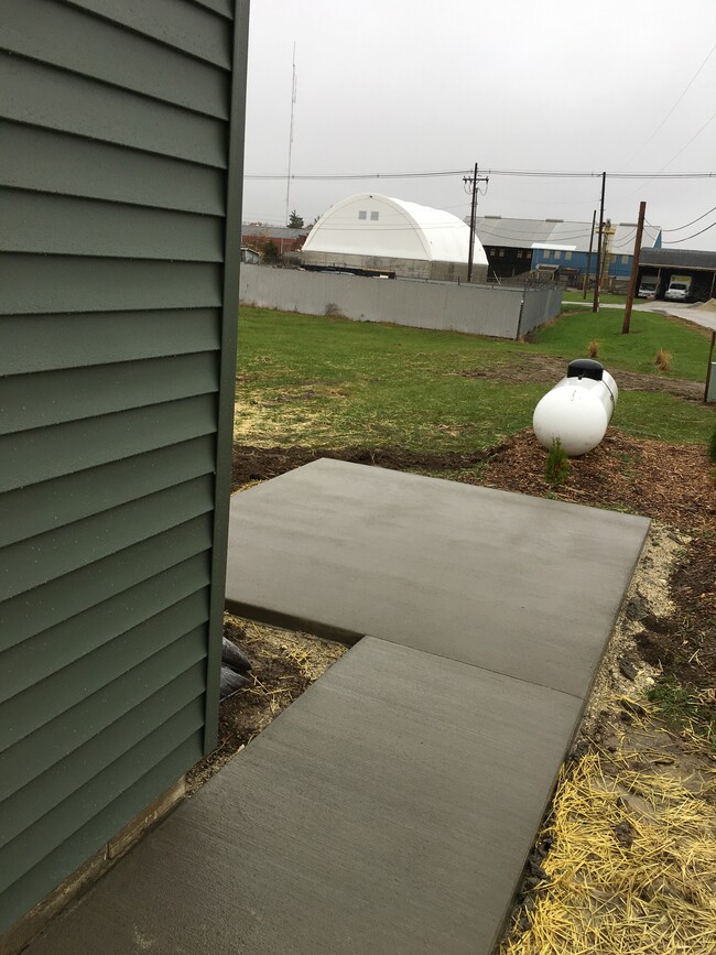 Building Photo - 102 Wapak St