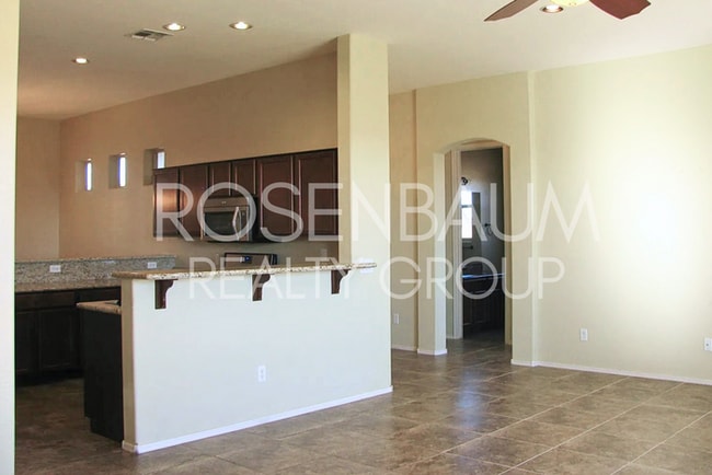 Building Photo - Gorgeous 3-bedrooms, 2-baths home in the b...