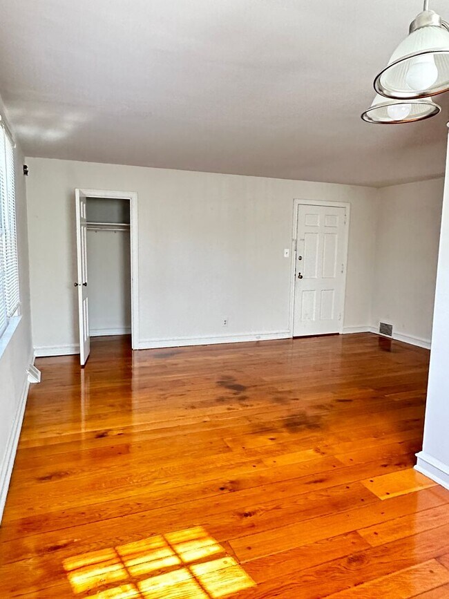 Photo - 2819 W Queen Ln Unit B