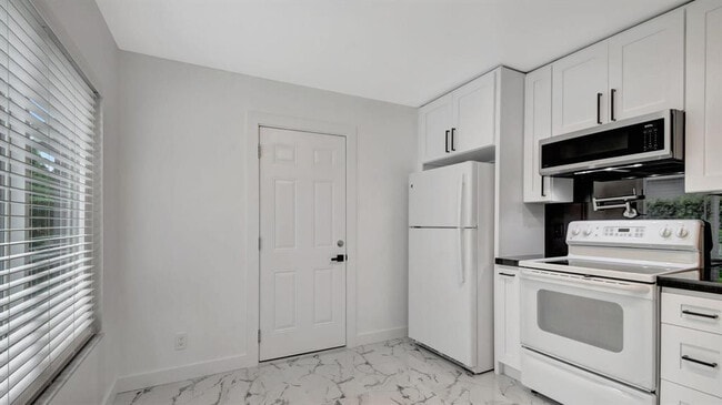 Photo - 3883 Island Club Cir W