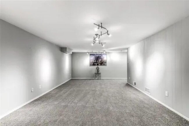 Photo - 252 Glandore Dr