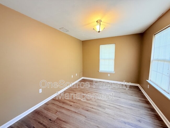 Photo - 111 N Charles Willis Dr