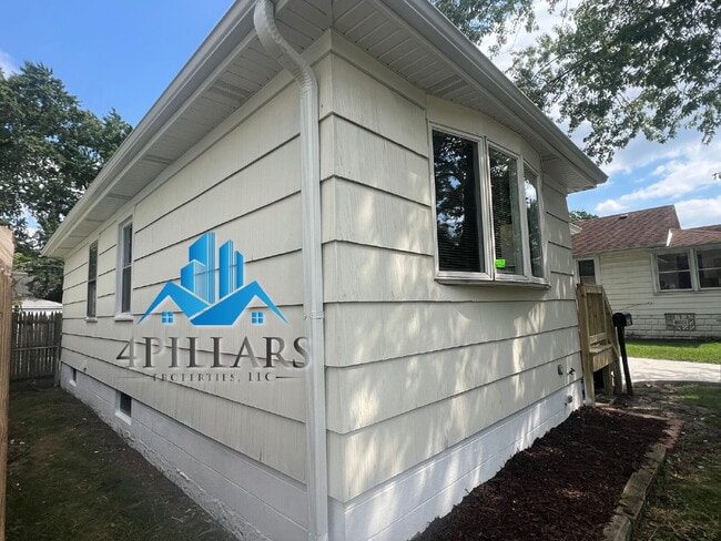 Photo - "Charming 2-Bedroom Gem with Finished Basement & Gleaming Hardwood Floors in Hammond!"