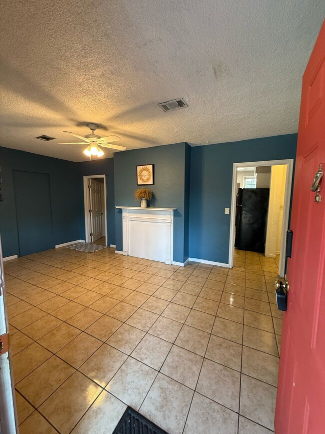 Photo - 2490 Cate St